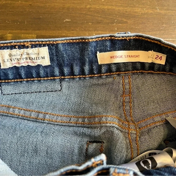 Levi’s Cut Off Denim Jean Shorts - Picture 4 of 8